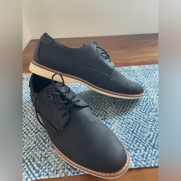 Men’s Dress Shoes - Picture 2 of 4